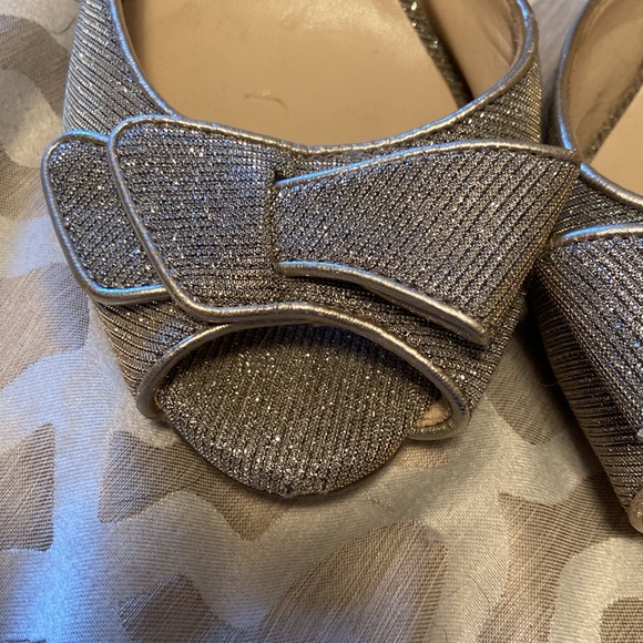 Kelly and Katie silver heels 8.5 - Picture 2 of 6